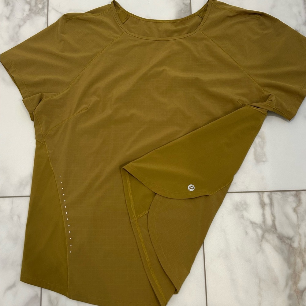 Lululemon Workout Top - Picture 3 of 3
